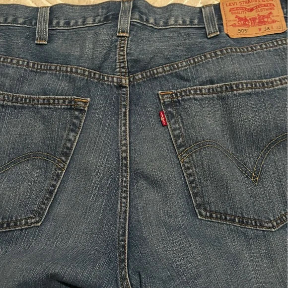 Levis - Picture 3 of 3